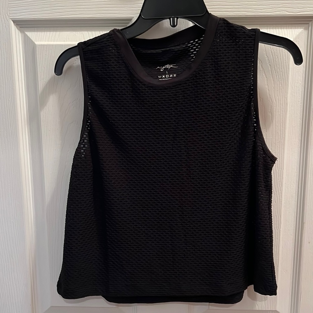 Ladies athletic crop workout shirt black Large NWOT